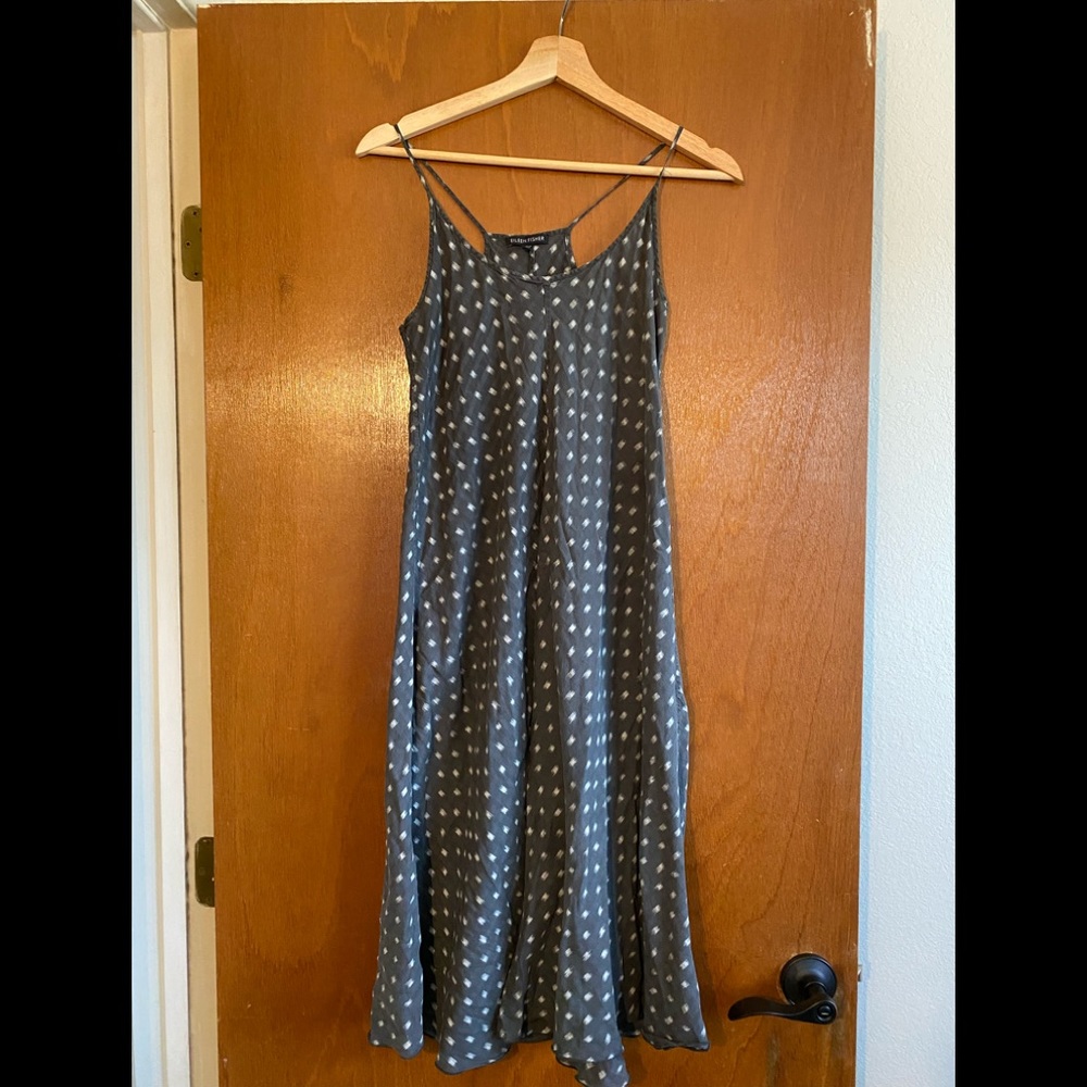 Sweet little dress. Just never got around to wear it.